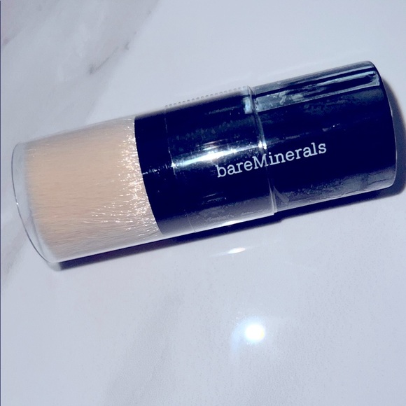 bareMinerals Beautiful finish Makeup Brush - Picture 1 of 3